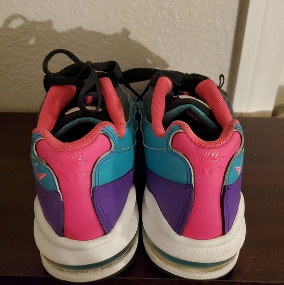 Nike shoes - Picture 3 of 3